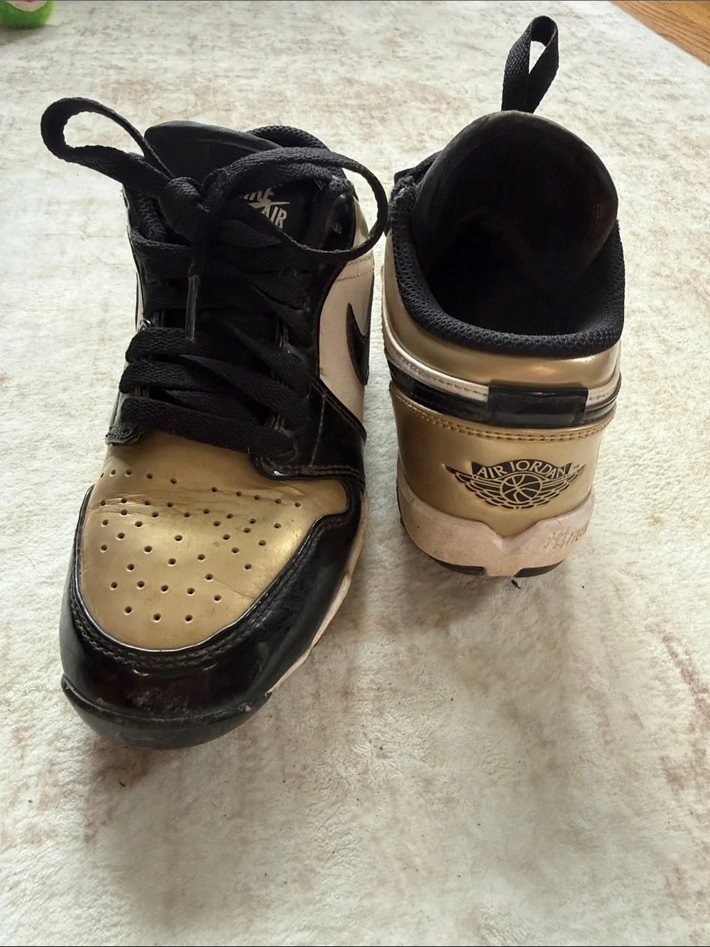 Nike Gold Black White Low-Top Baseball Cleats